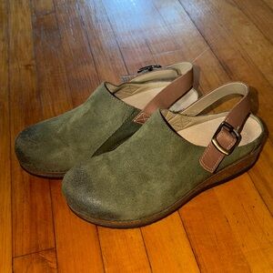 Dansko Burnished Olive Green Suede Slingback Clog // Merrin style // cork // 38